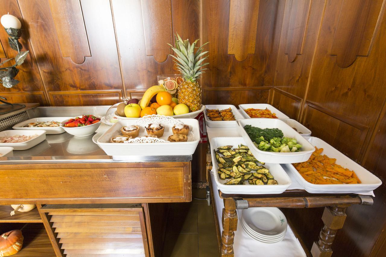 Готель Antica Trattoria Dell'Uva Монца Екстер'єр фото